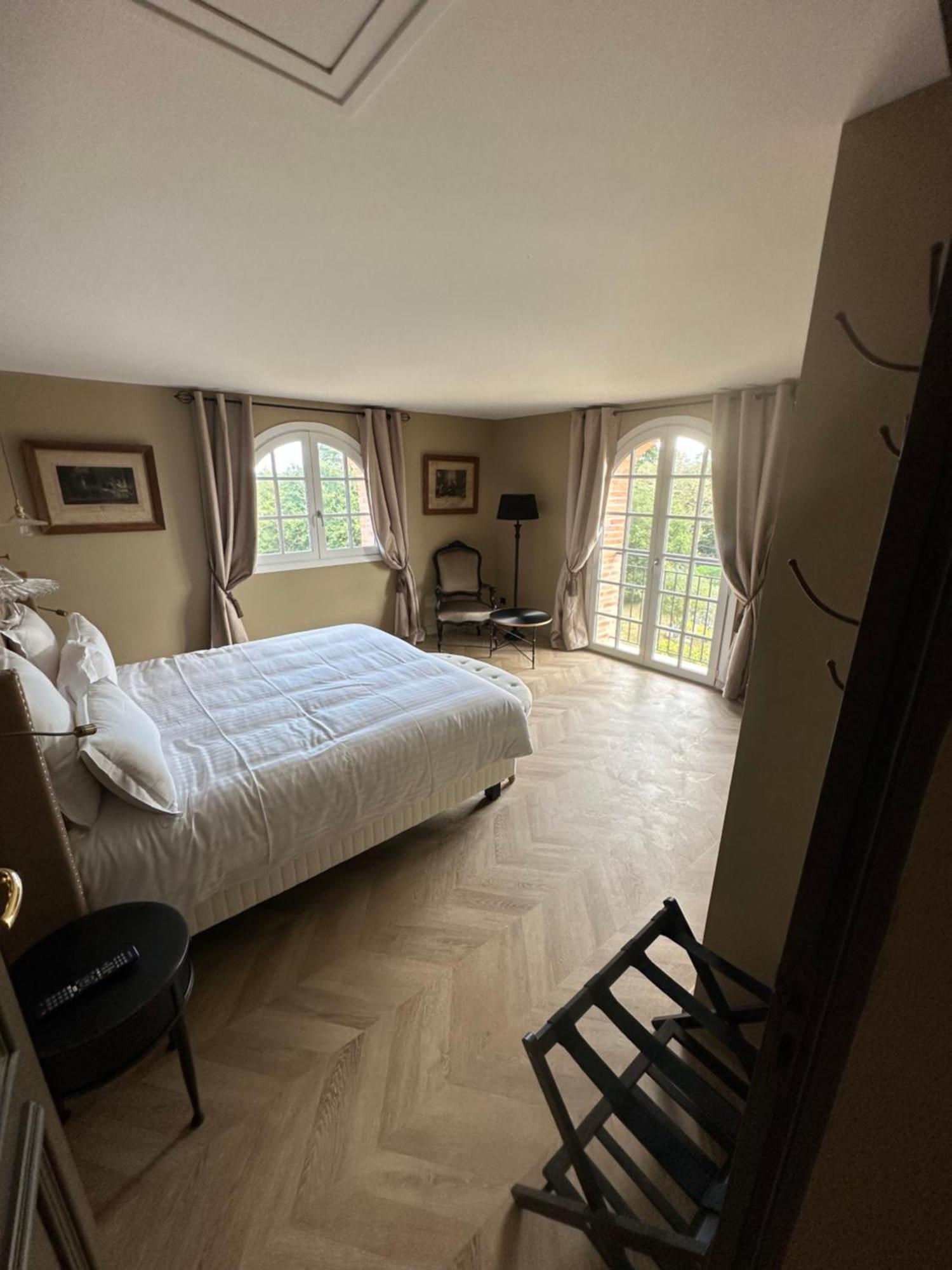 Castel Bois Marie, Maison D'Hotes Montauban Bagian luar foto The bedroom of the 18th-century house