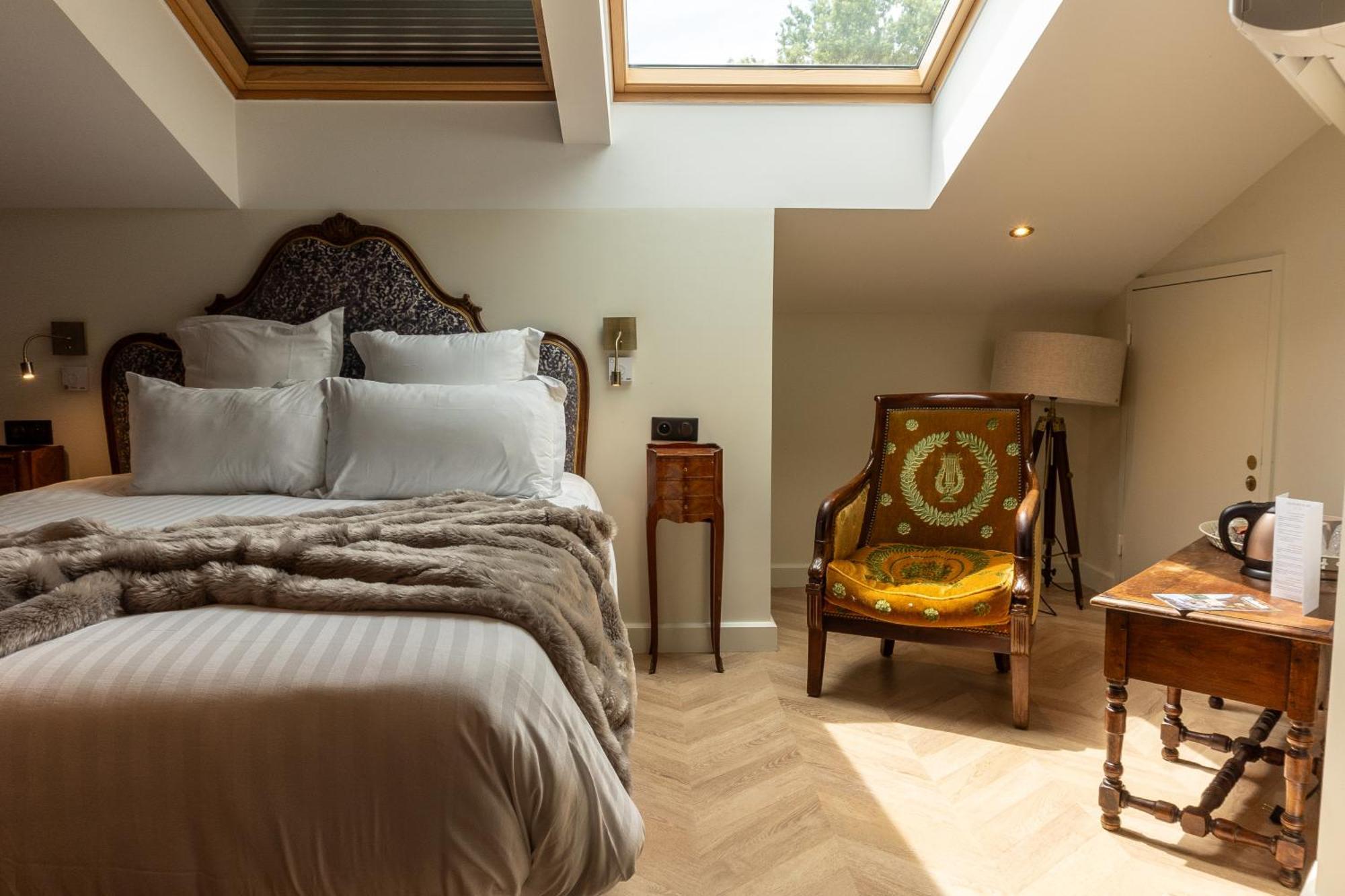 Castel Bois Marie, Maison D'Hotes Montauban Bagian luar foto A bedroom at The Old Bank Hotel