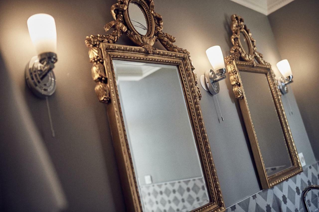 Castel Bois Marie, Maison D'Hotes Montauban Bagian luar foto Mirrors in a bathroom